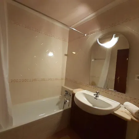 V Plazza Garage Heated Pool View Flat דירה *
